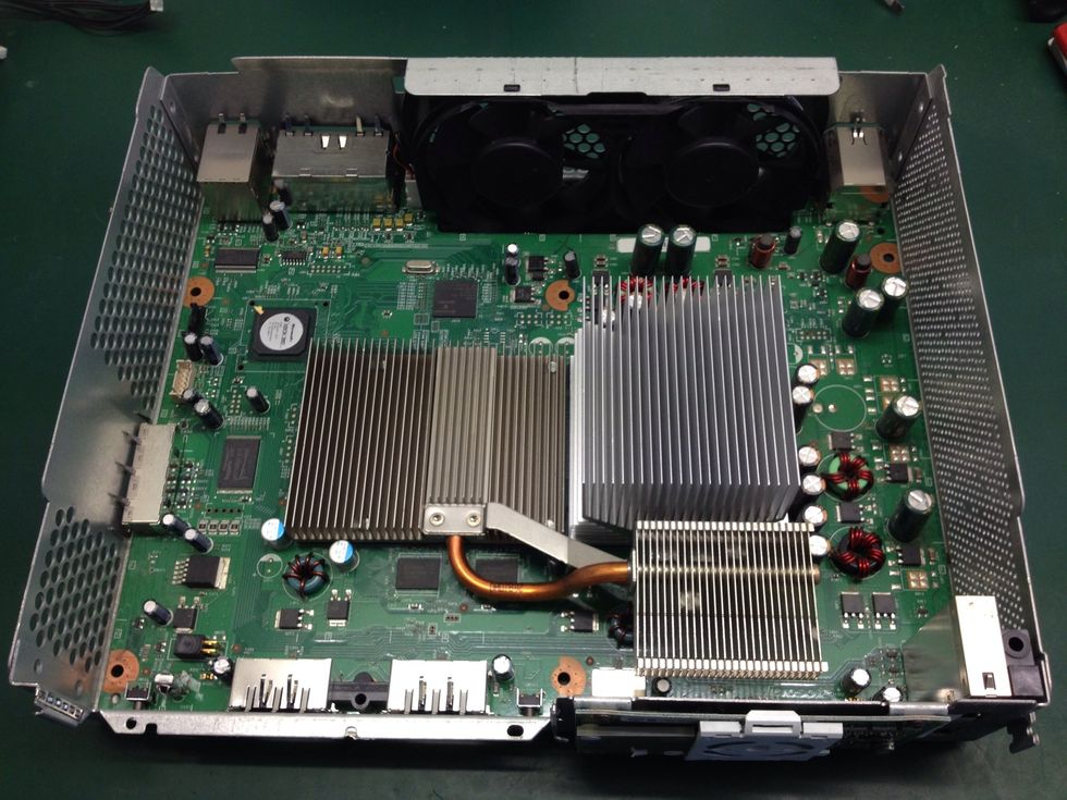 Here we have the Xbox 360 all clean with the fans back in place.