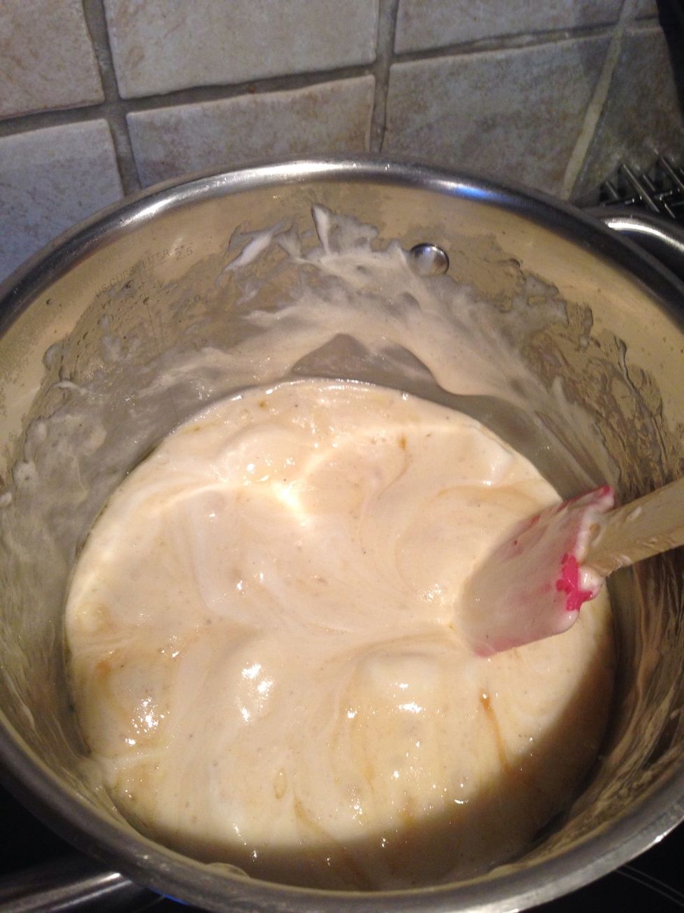 Here you can se that the marshmallows are almost melted, wait until it's completely melted