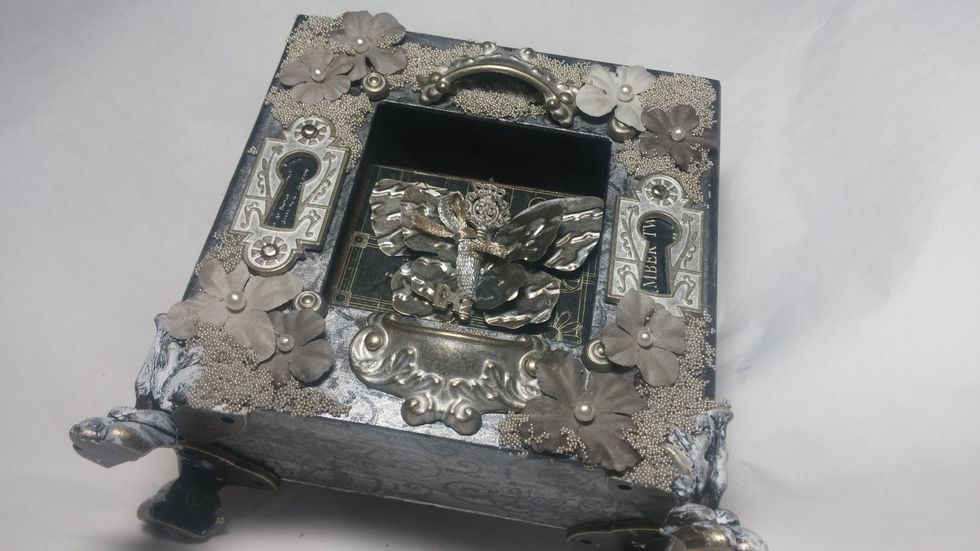 Here you can see my dusting of beads as they are drying.