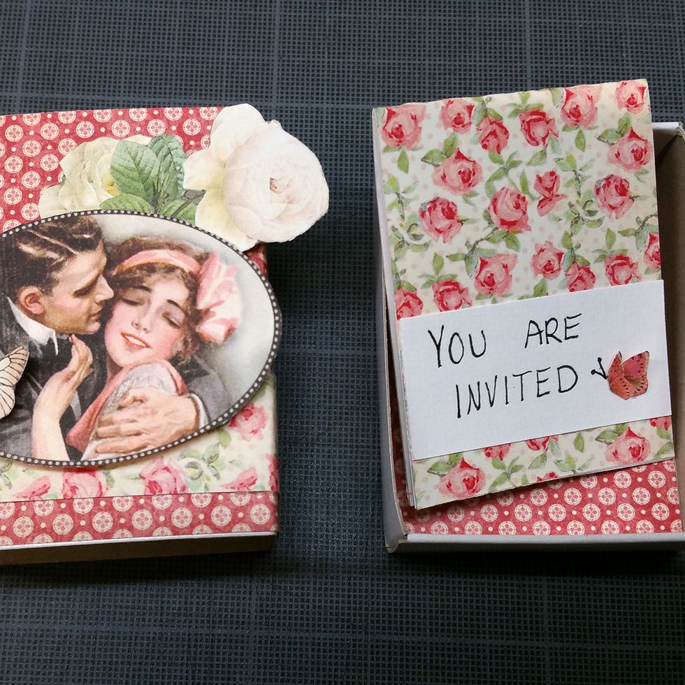 Here you can see the box open, with the card inside.