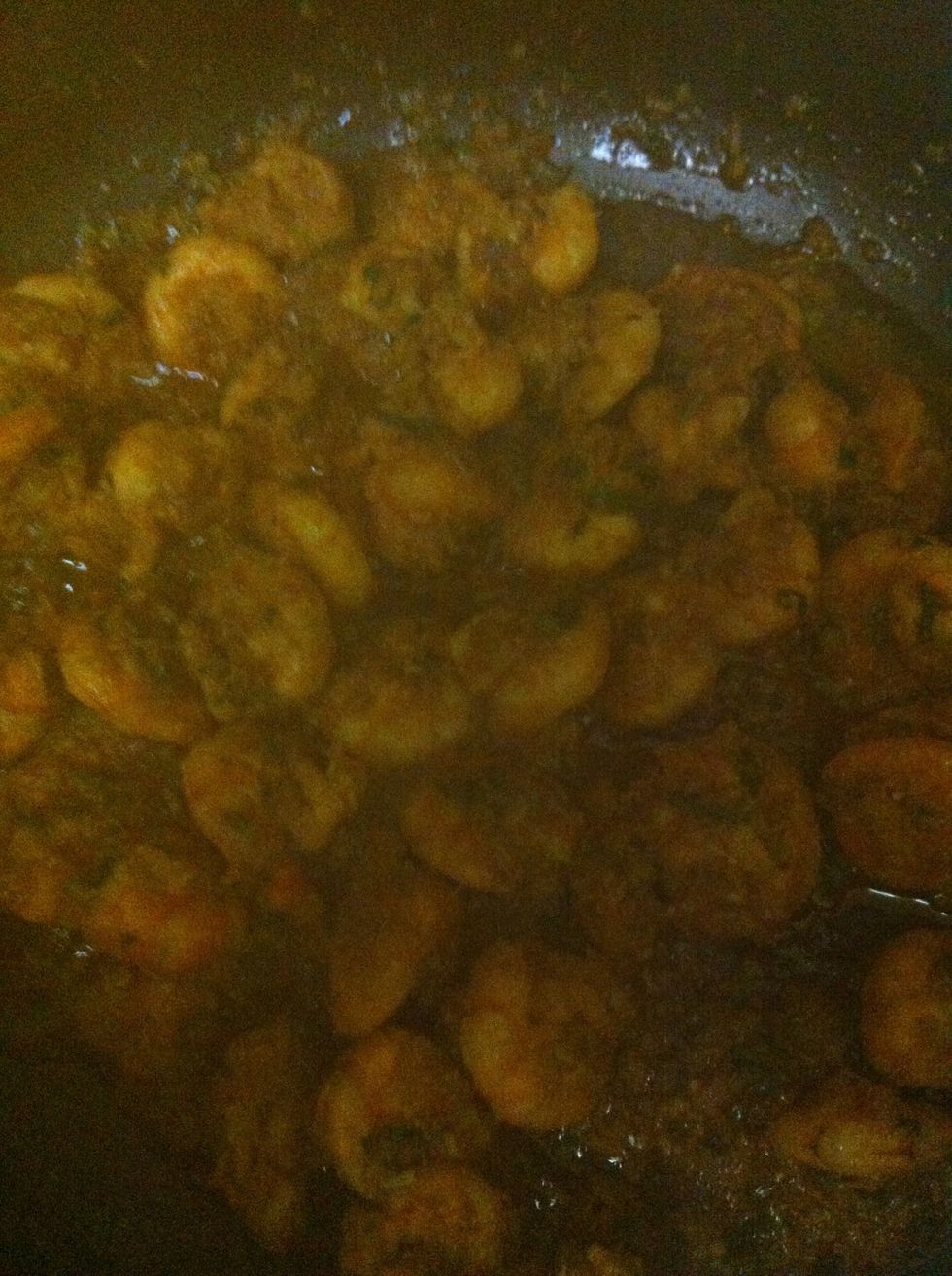 Here you can see the gravy nearing and the water evaporating. Image not so clear \ud83d\ude12