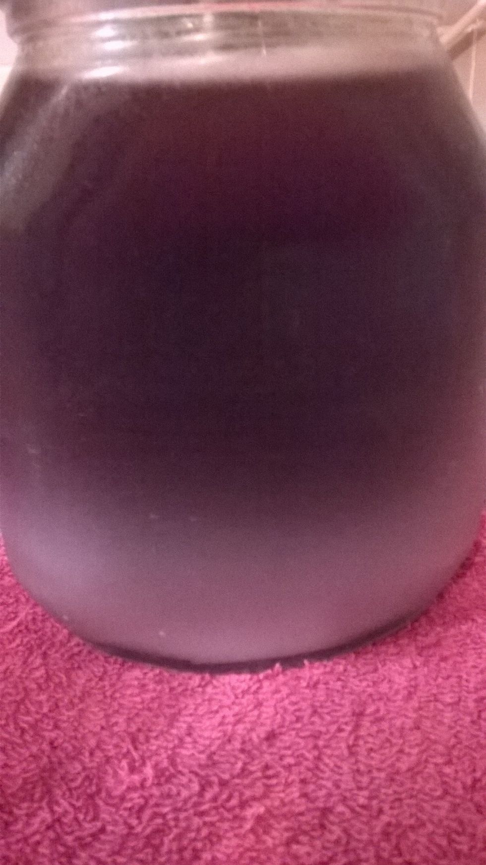 Here you can start to see a contrast between the dark melted wax colour and the harden wax colour. So keep that in mind when you plan the colour you want.