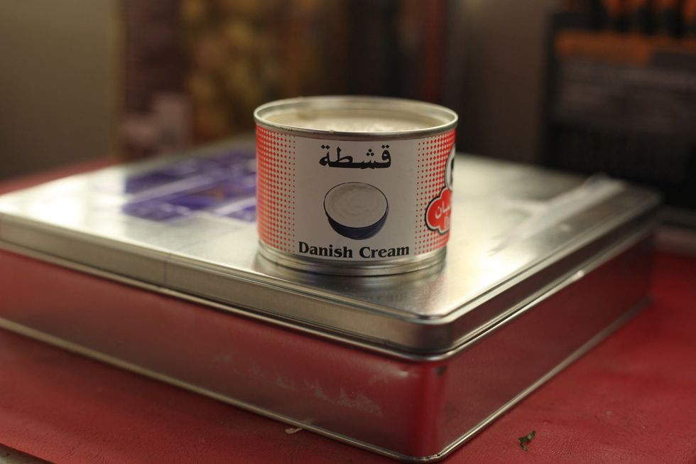 Here you have 2 options: you can use 300 ml of Danish cream OR  300 ml of thickened cream. It's really your choice. To show diversity, I've used both 150 ml Danish / 150 ml of thickened cream.