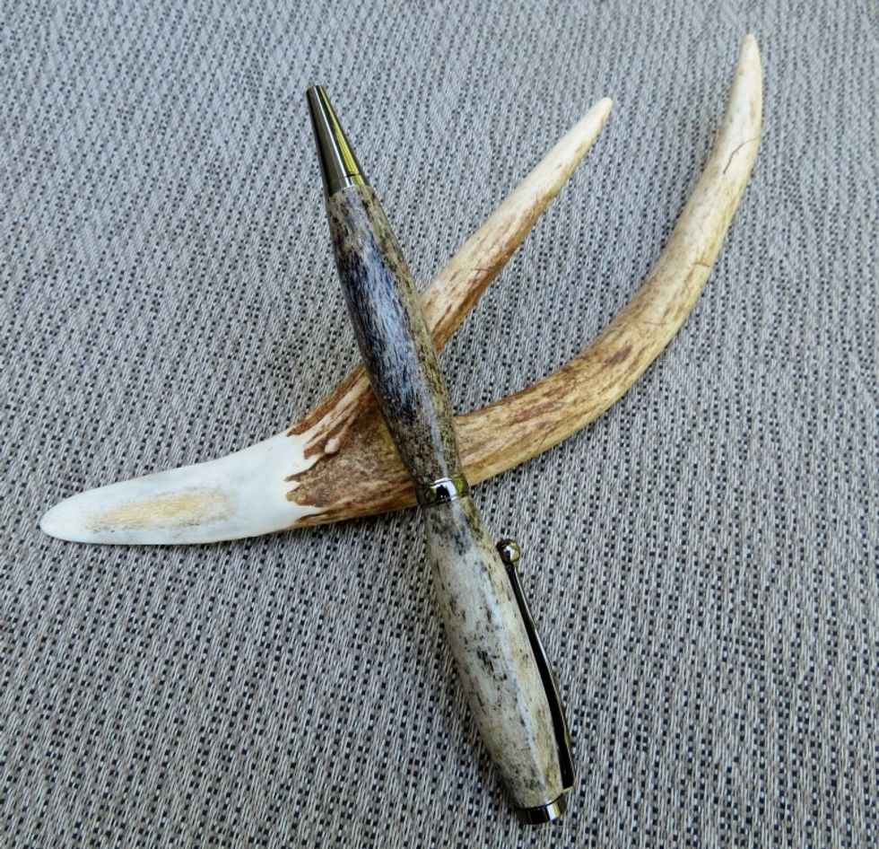 Here you see another antler letter opener, but I can also use antler to make writing pens.