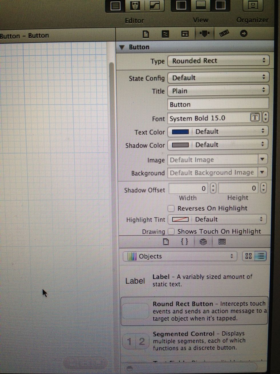 Here you see the right side of the Screenshot before.. You see we can drag and drop all native Interface Objects from the right menu, to our Interface in the middle and set some settings above