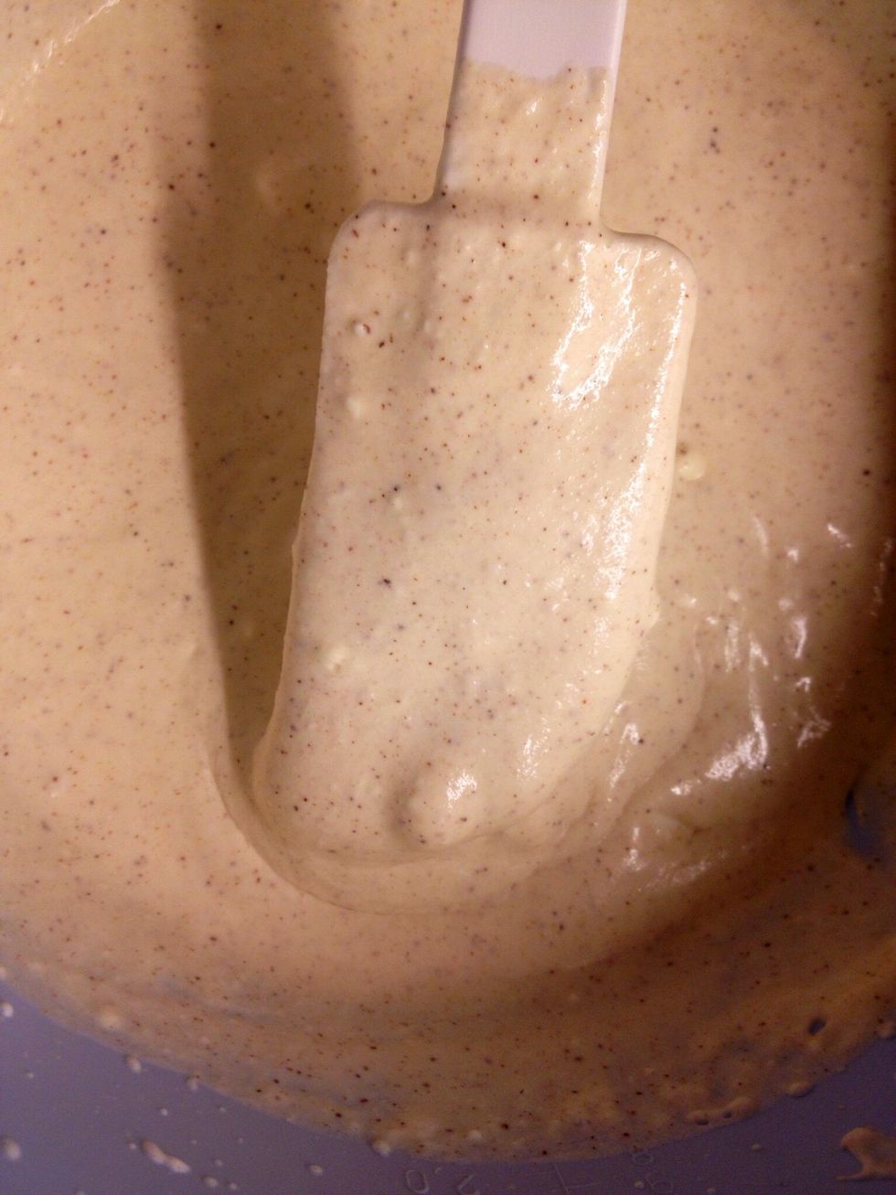 Here you see what it looked like. When you're done removing the lumps, pour the batter into your ice cream machine - unless you wish to add the rhubarb compote at this stage.