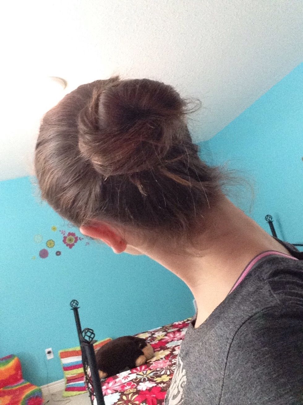 Heyy everyone! Today I am so excited to show you guys how to make a messy bun. Its not perfect but it's a great way to keep your hair up while working out, running some errands, etc. Hope you enjoy!\u2764\ufe0f