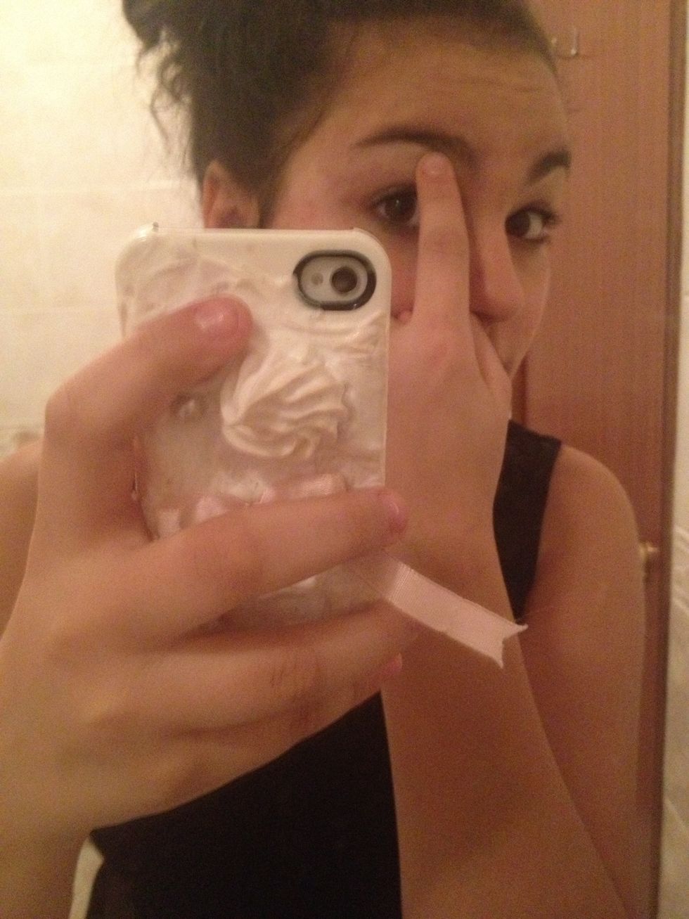 Highlight and define eyebrows with a highlighting powder and a highlighting brush.