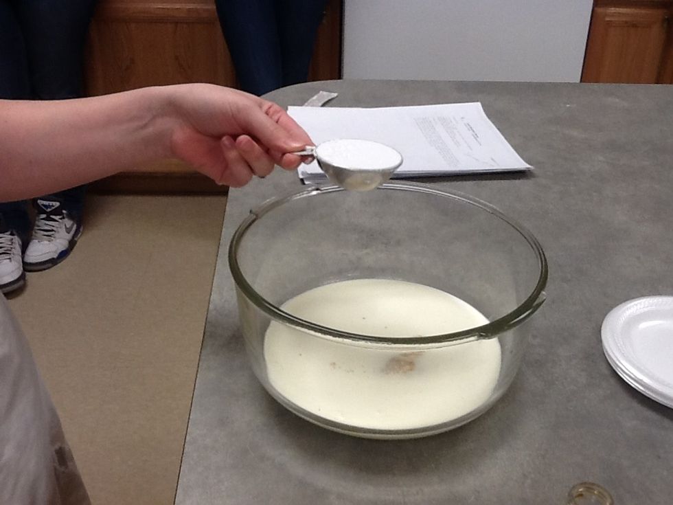 Hold over mixing bowl.