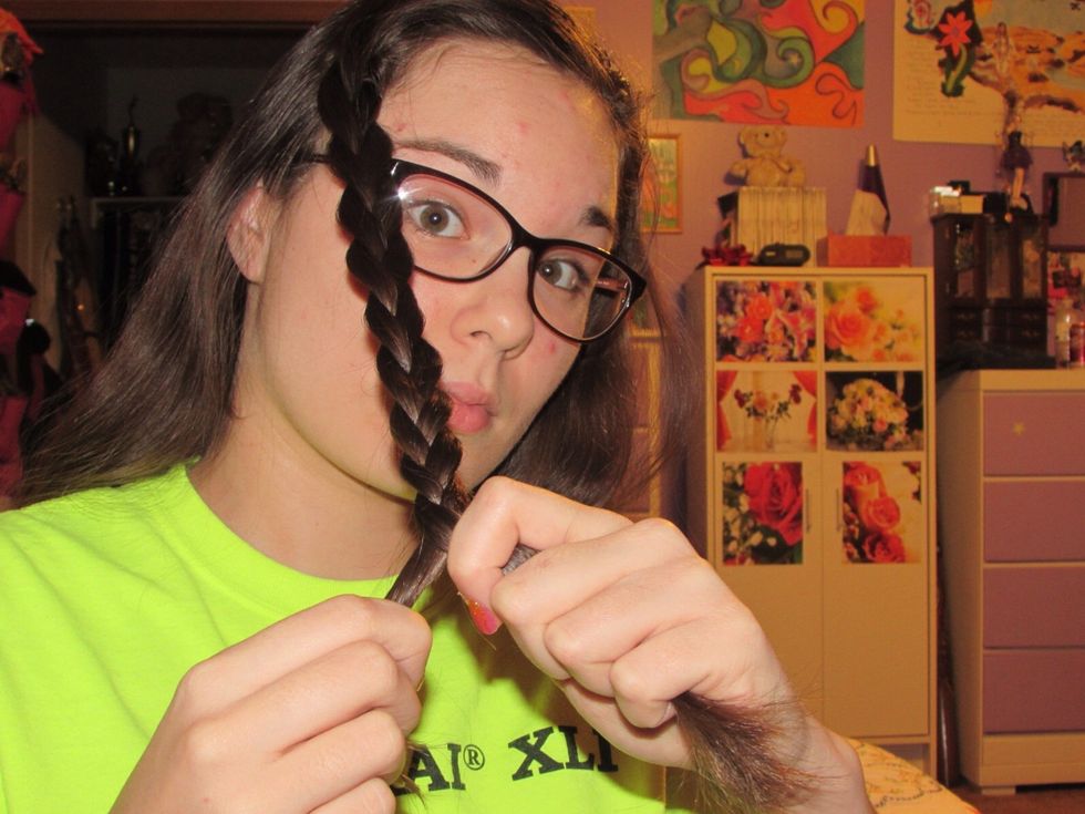 Hold tight to that single strand and push up the other two strands. That's all you do. It's kinda like teasing, or back-combing. Just pretend the comb is the two strands.