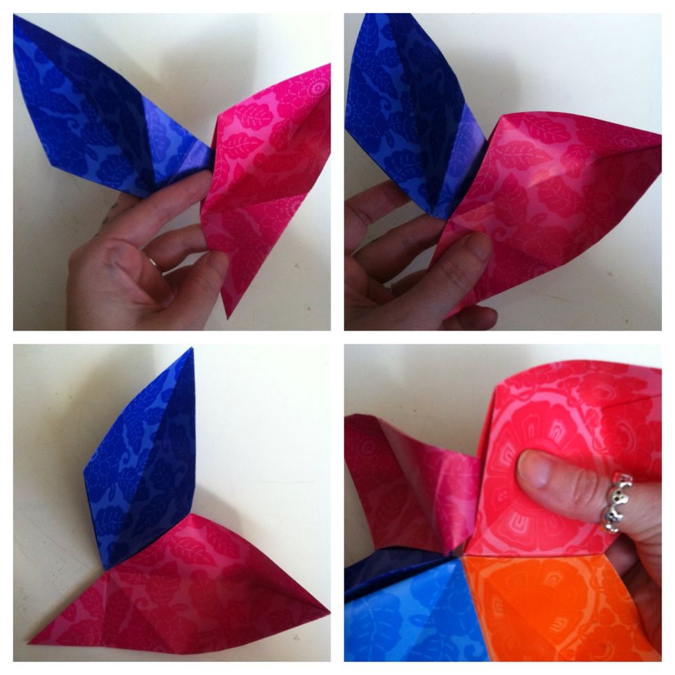 Hold units as shown in pic1. Open up pocket in pink & slide purple in. Connect them all in this manner. Joining last one to 1st is not as easy. Really open up the red one flat to slide pink one in.