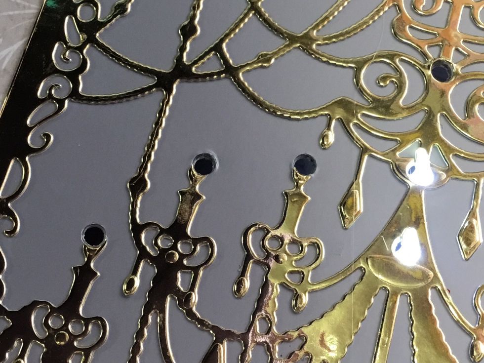 Hole close-up. (Front).