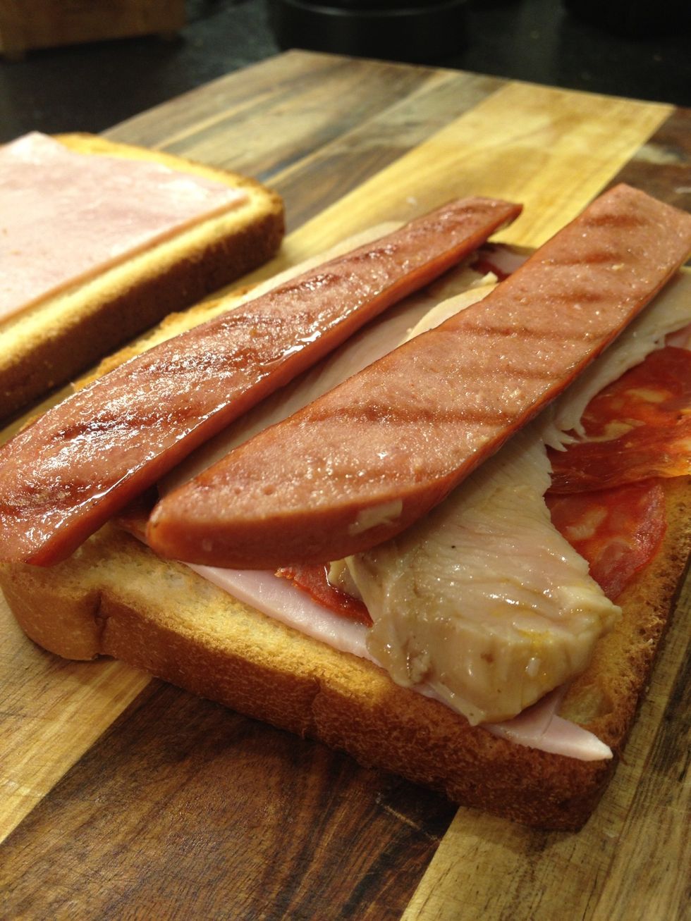 Hotdog links. Or lingui\u00e7a if you have some.