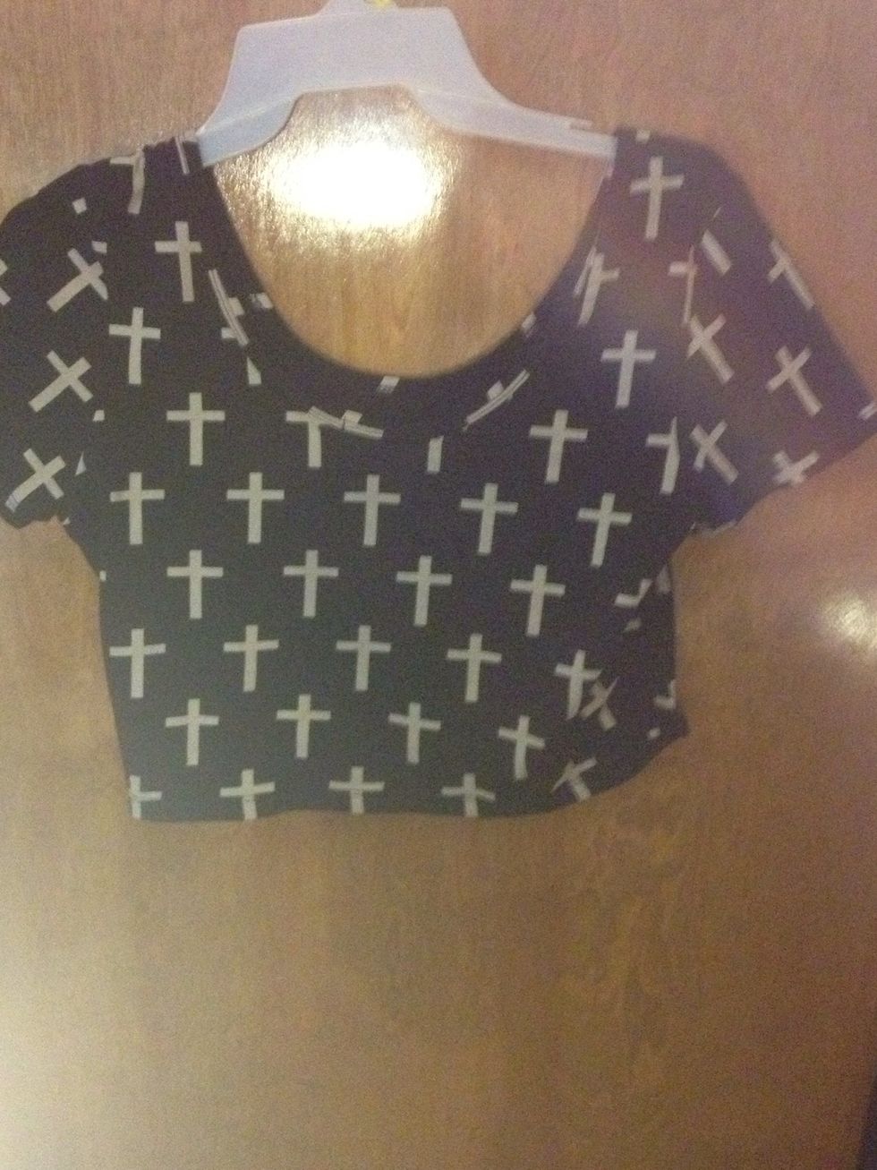 Hourglass types look best in crop tops & deep necklines