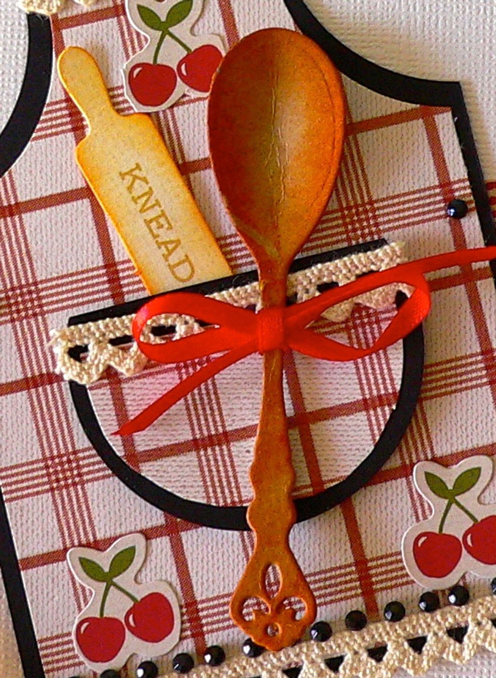 How cute is this Kaisercraft Utensils !! Spoon die DD159. I cut two with Kraft stock and glued them together, then inked the edges around the spoon and tied a little red ribbon around it , too cute.