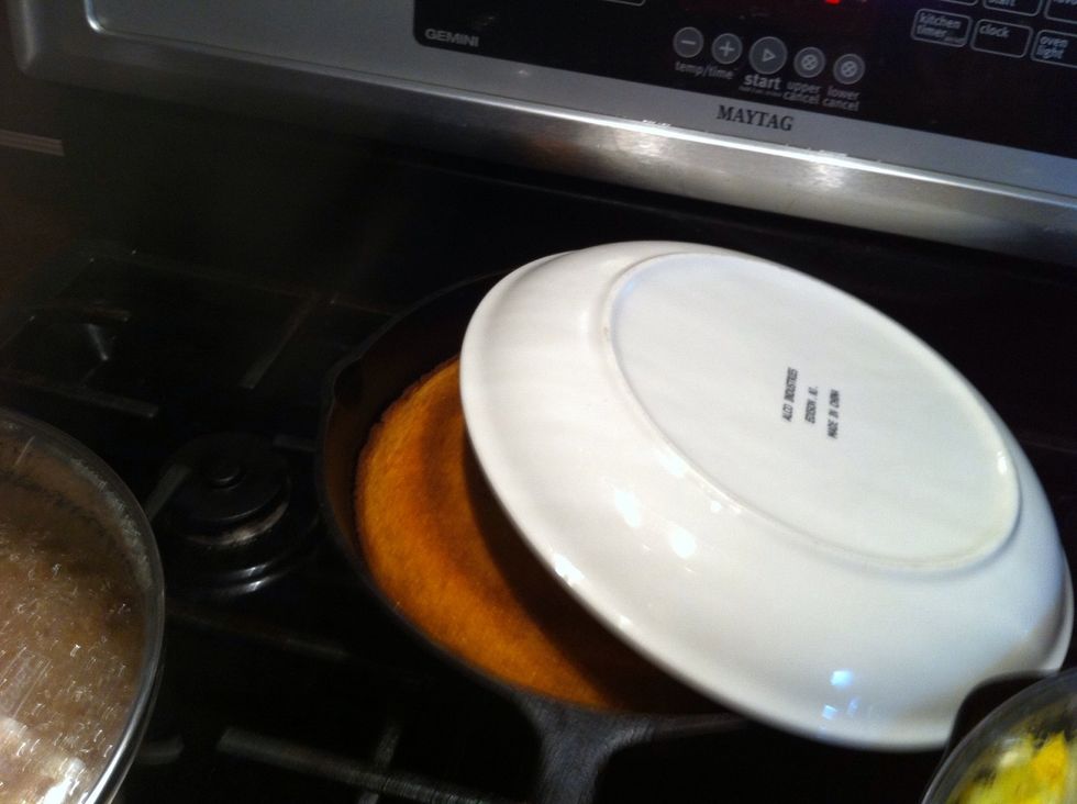 How to get it out?  Take plate, turn upside down, place over skillet.