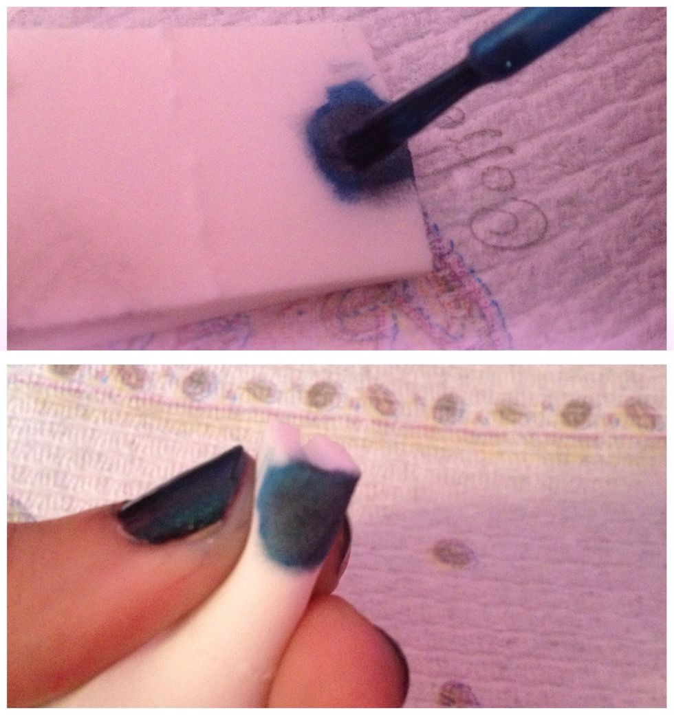 HOW TO SPONGE: pretty self explanatory but refer to the video in the next slide for help. :) Just swipe the polish on, fold, and sponge til you can't sponge anymore!