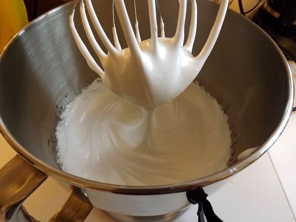 http://frommeat2roux.com/2014/12/09/homemade-marshmallow-fluff/