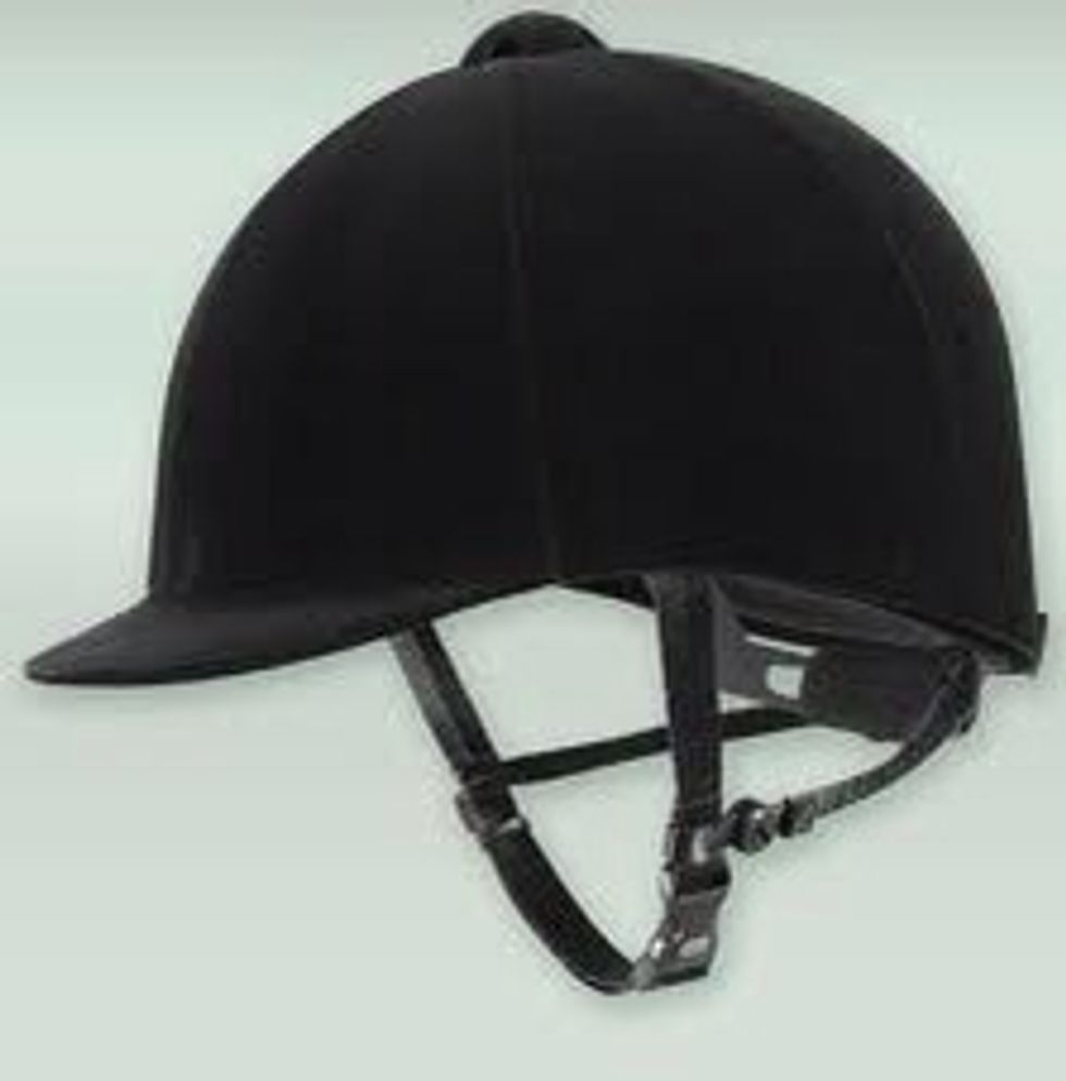 Hunt seat: black velvet helmet. Price: 40-100
