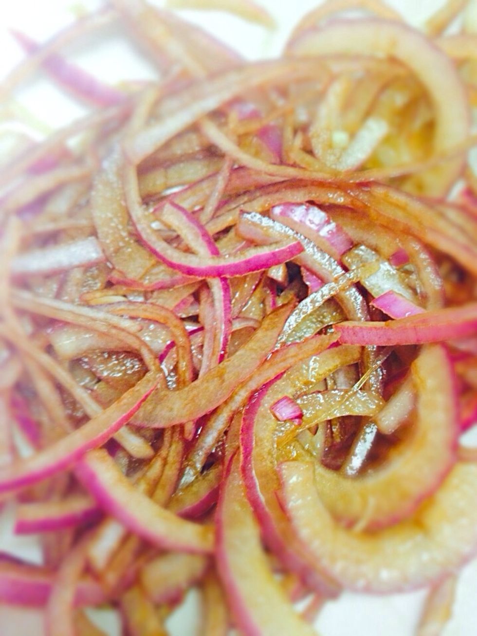 I add 1 teaspoon balsamic vinegar to my onion and drizzle some salt. Mixing till onion becomes soft and set aside