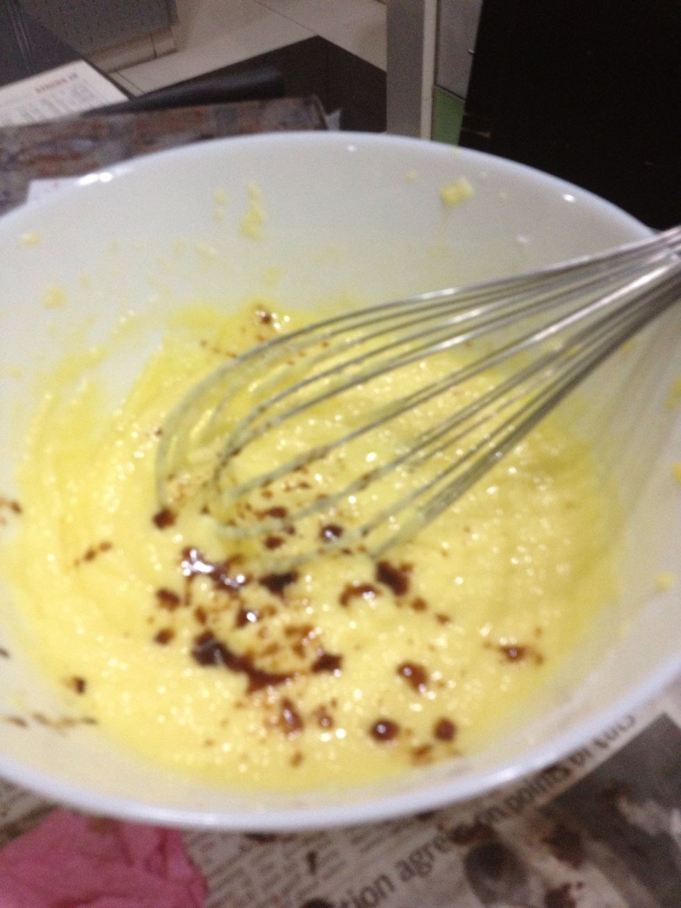 I add a dash of cream and vanilla at this point to get the icing slightly loose and flavour it a little.