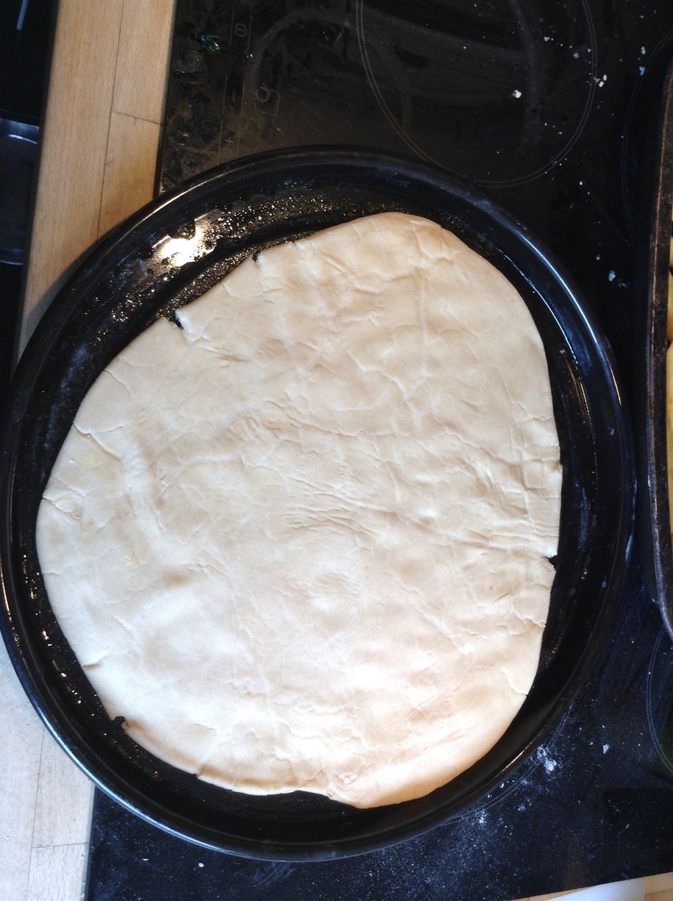 I added 400 ml of water to the flour mix.Kneaded the dough for 5 mins,rolled it out with a rolling pin. Greased the pan with a wee bit of butter and put the dough on the pan. Leave for 15 mins to rise