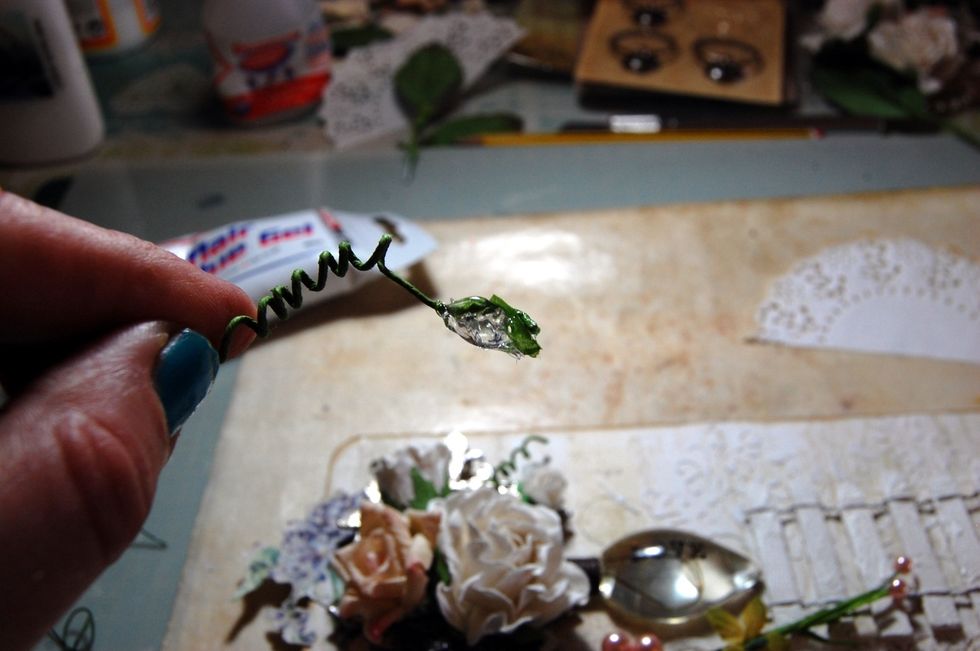 I added small blobs of pinflair on the ends of any pieces I'm trying to poke into a cluster.