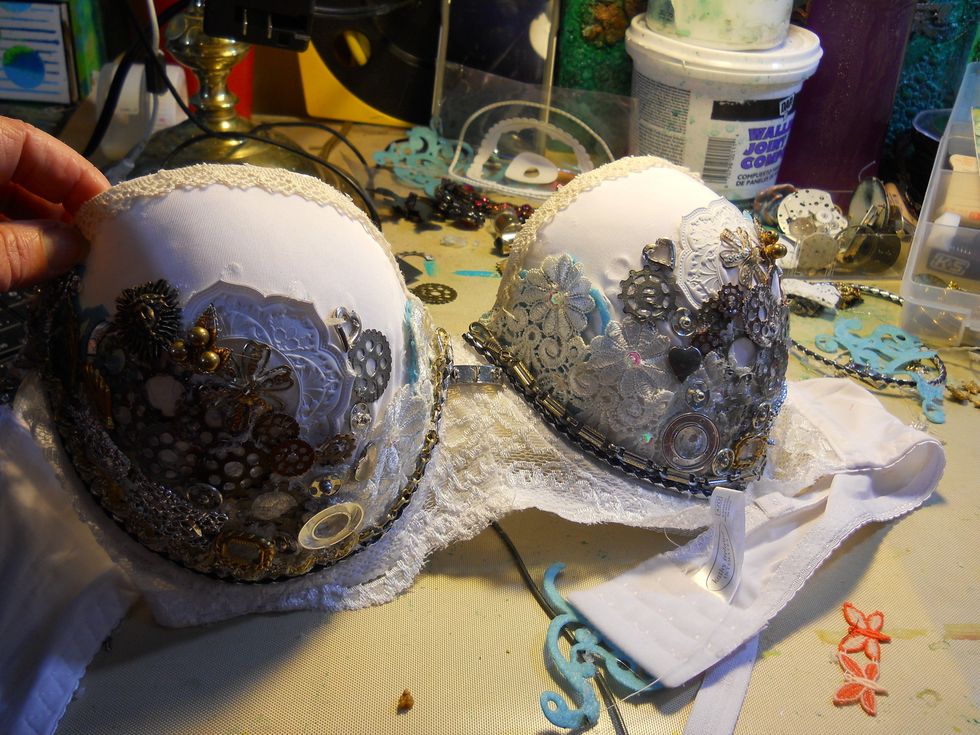 I added some jewelry pieces in the center and on the sides that I will later hook some chains to.