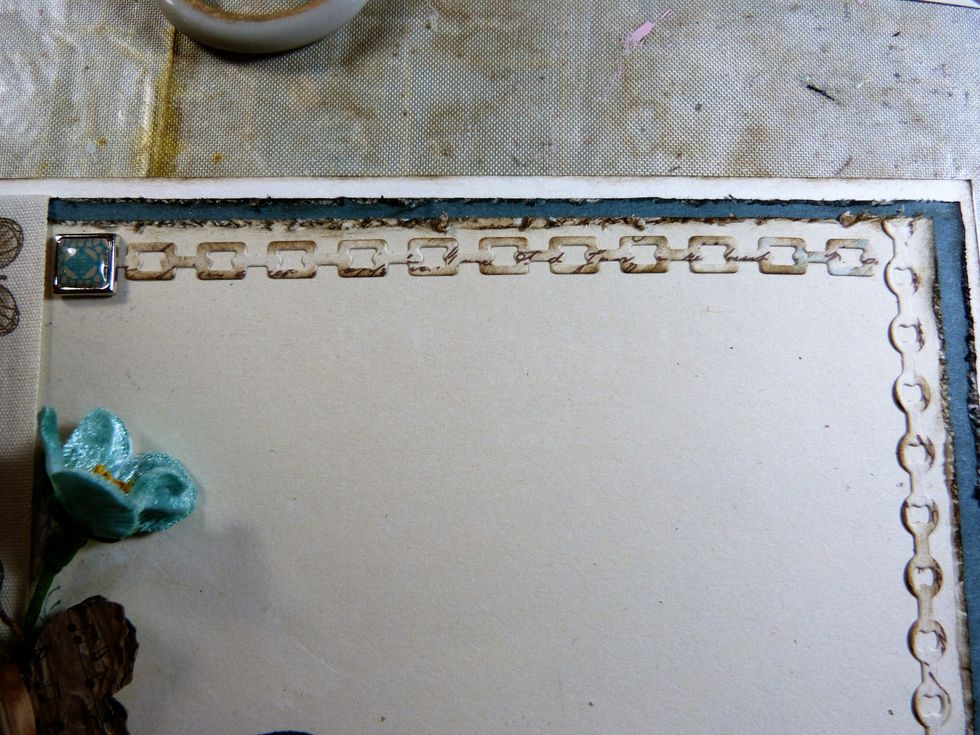 I adhered the final two pieces of chain around the rest of the card.