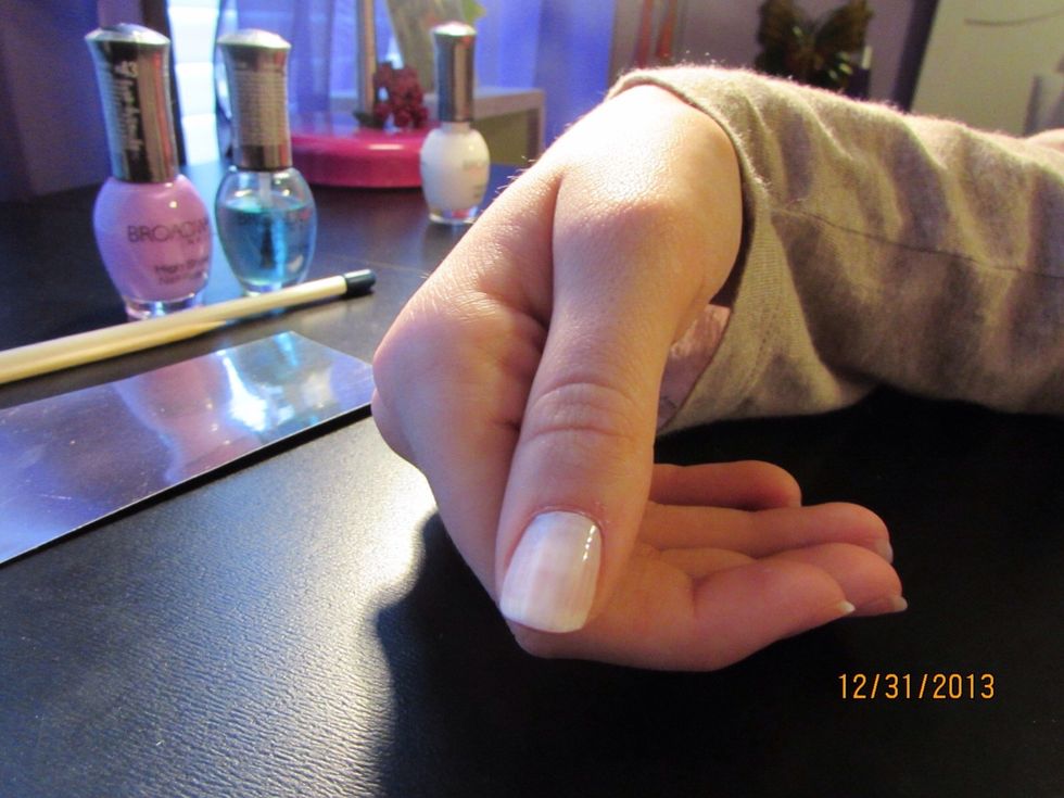 I already applied the base coat to protect my natural nails. One thin coat of the base color is now on.