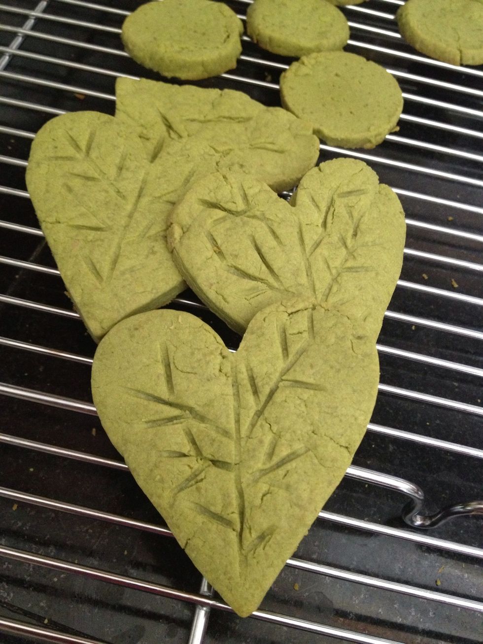 I also experiment with some design on top make the cookies look more interesting.