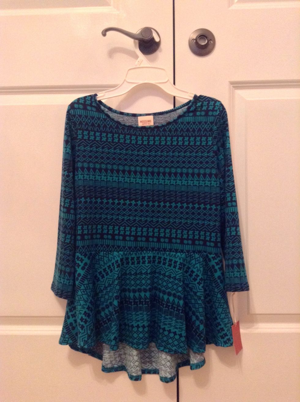 I also got the same type of peplum top, but in this "to-die-for" blue floral and tribal print pattern.