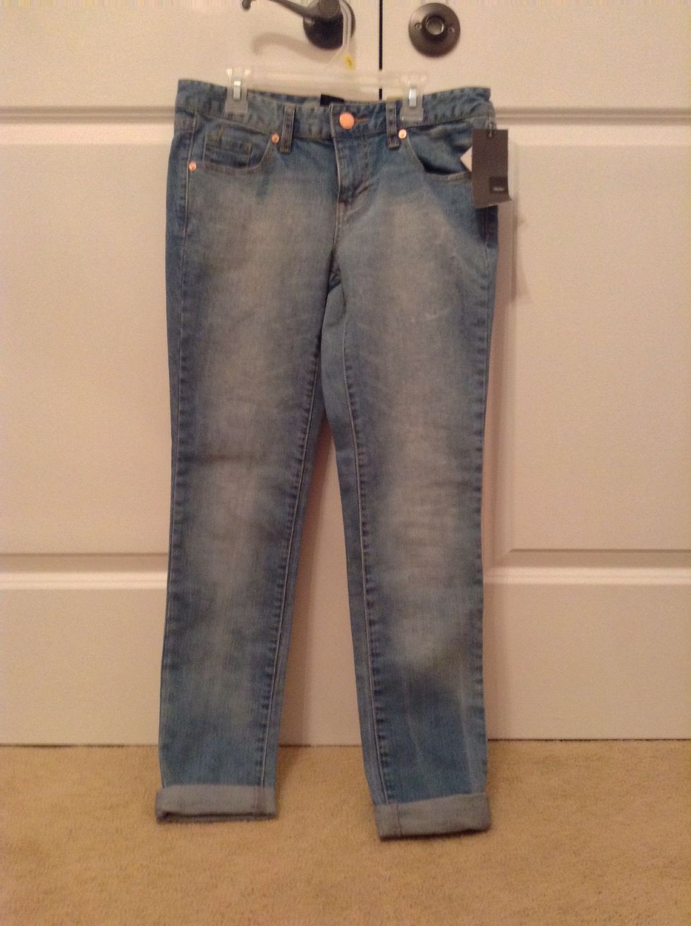 I also got this light wash pair of skinny jeans with a bit of distressed detailing at the top and cuffed ends.