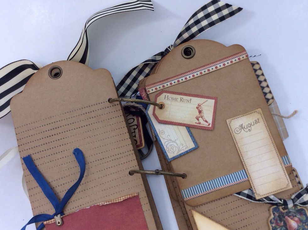 I also left spaces for photos or memorabilia bits that we'll gather along the year.