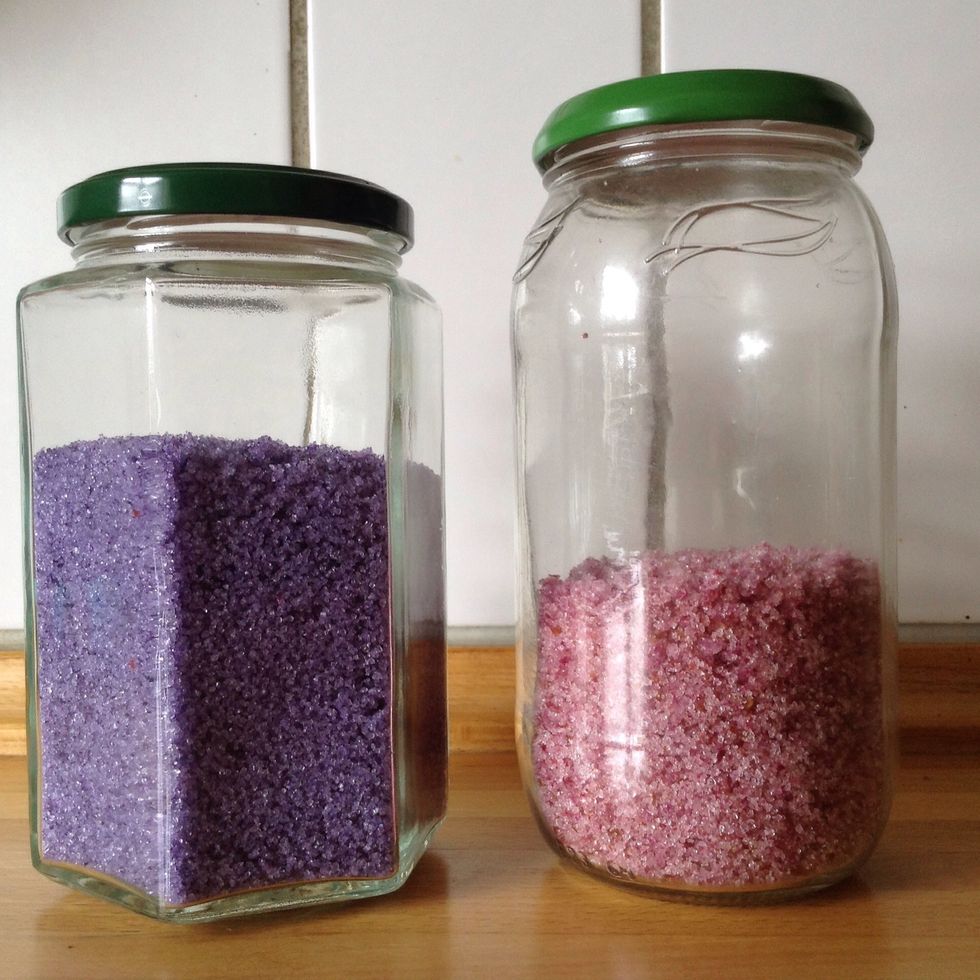 I also made something of rose petals. It is more aromatic and tastes great in tea.