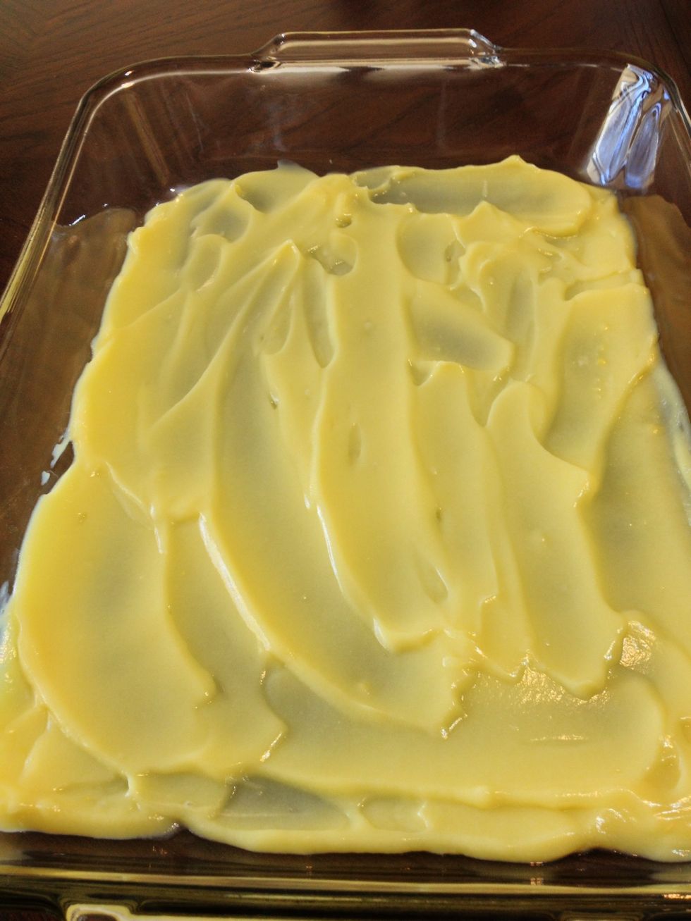 I always start with a layer of the pudding but you can skip this and start with the bananas or wafers.