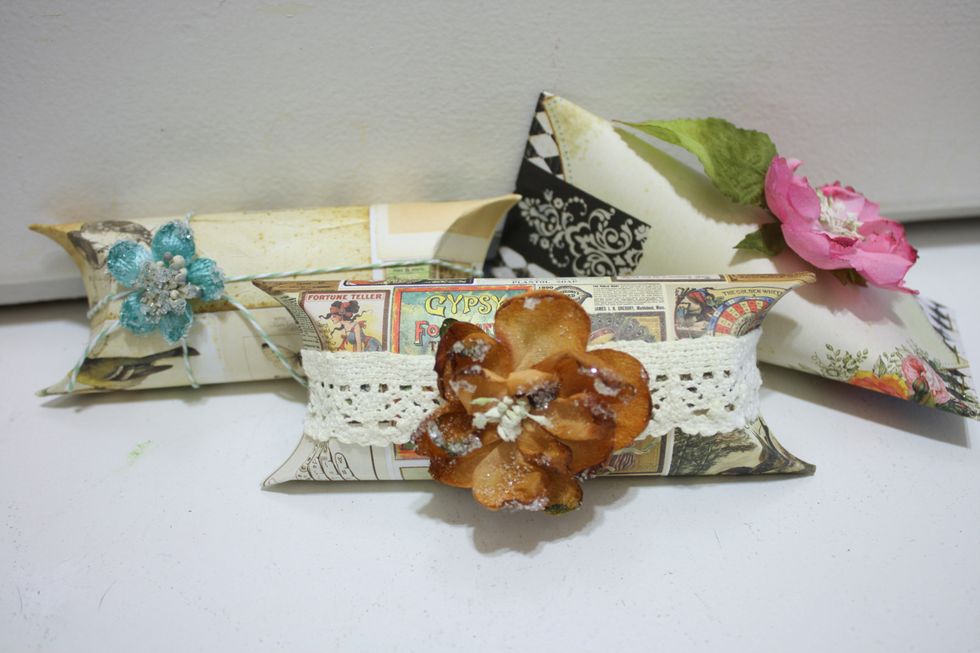 I am a designer for Petaloo flowers available all over the internet! Visit their blog at http://www.petaloo.typepad.com or my blog at http://inmyblueroom.blogspot.com