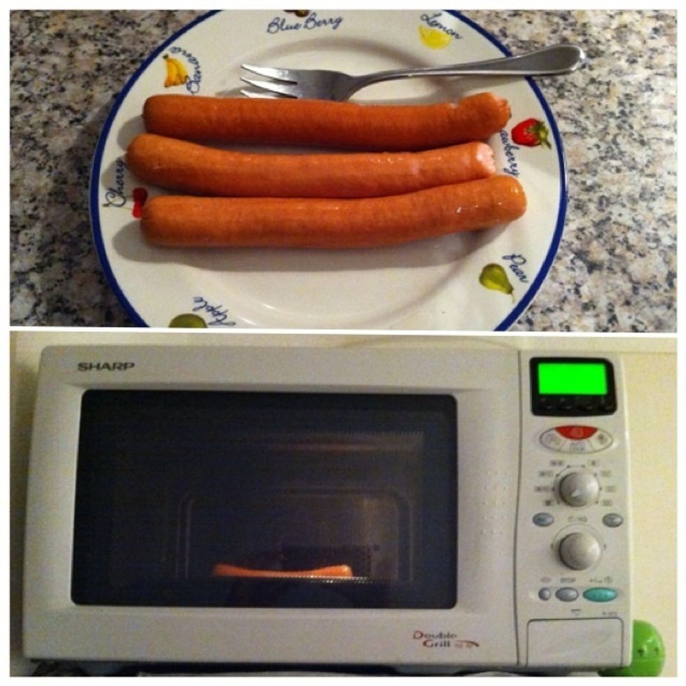 I am making 2 sausages buns. So I put 3 sausages on a plate and put it in the microwave for about 20-25 secs.