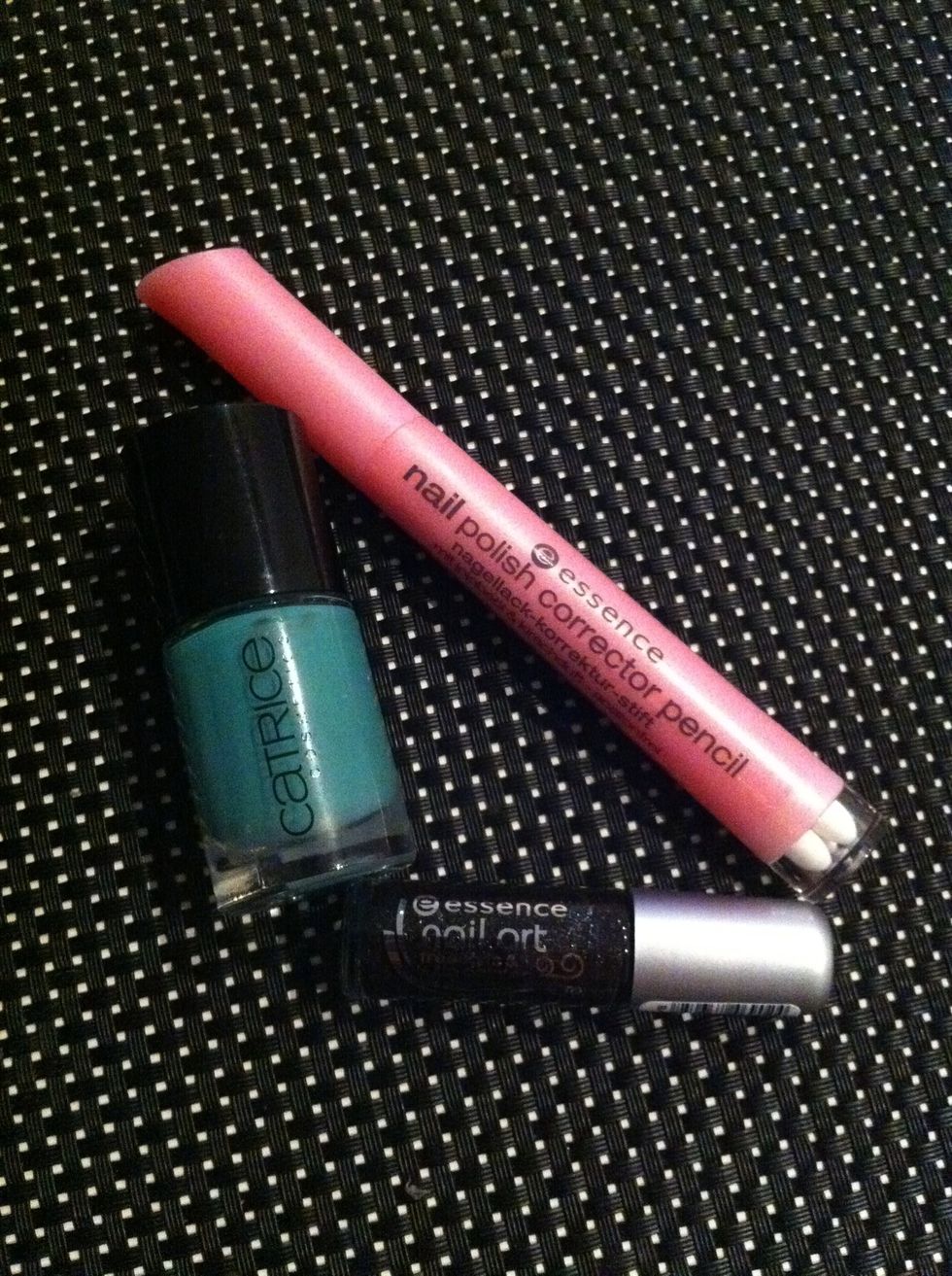 I am using Catrice nail polish #590 'Jade Is Not My Name'', Essence nail art freestyle & tip painter #9 mysterious black and Essence nail polish corrector pencil.