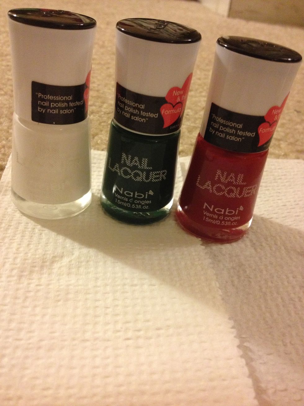 I am using  Nabi nail polish. I'm using dark green , margenta, and white to create a christmas feeling :)