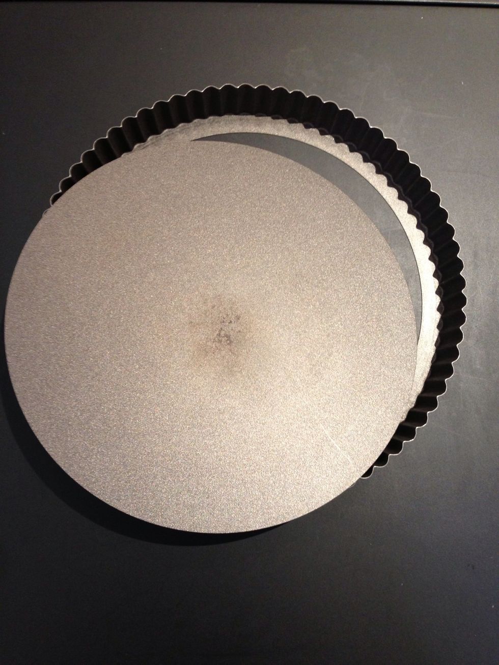 I am using removable base-non stick mould. Diameter 26 cm