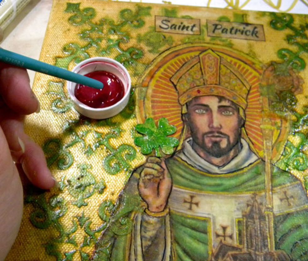 I applied the clover with Zip Dry. For St. Patrick's crown, I decided to add some Gemstone dots using the end of my paint brush to apply them. It worked perfectly! I used Garnet and Blue Topaz.