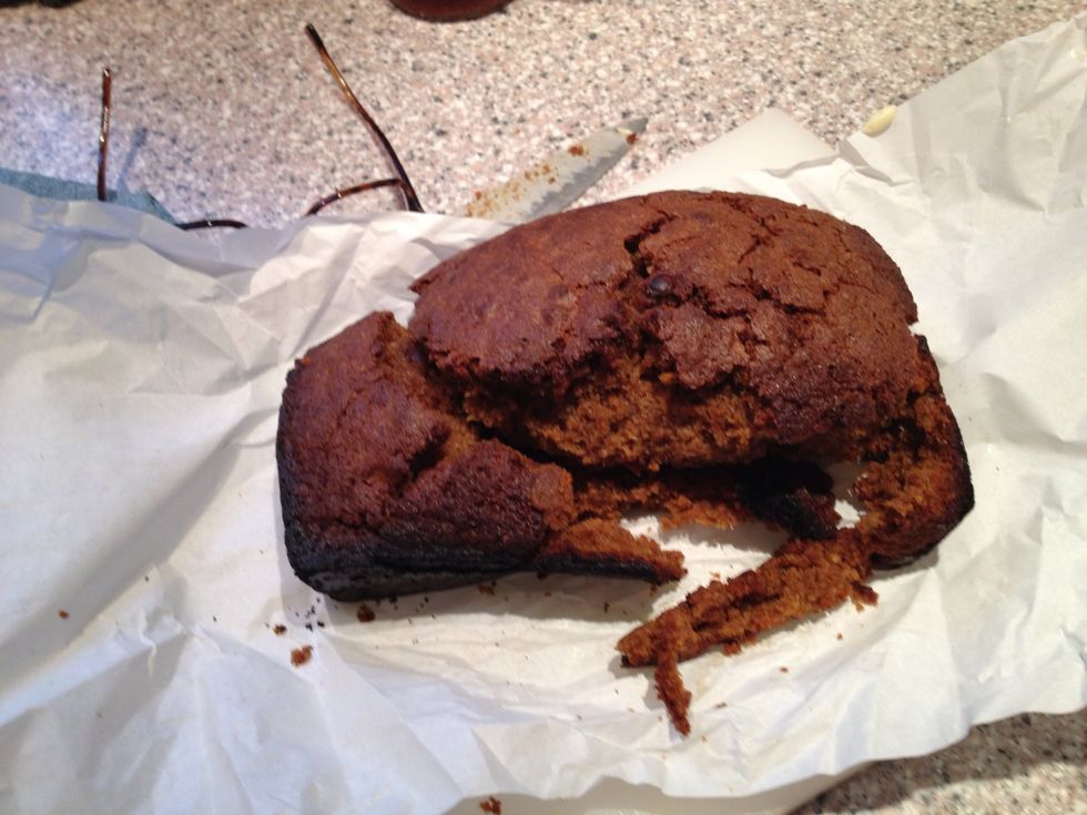 I baked a carrot cake, it was not a piece of cake to get it out of the baking tin. I can't serve it like this so I will attempt to save it by covering it with fondant.