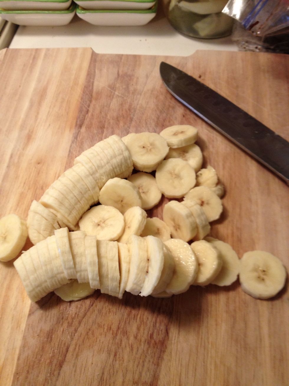 I begin with slicing the bananas