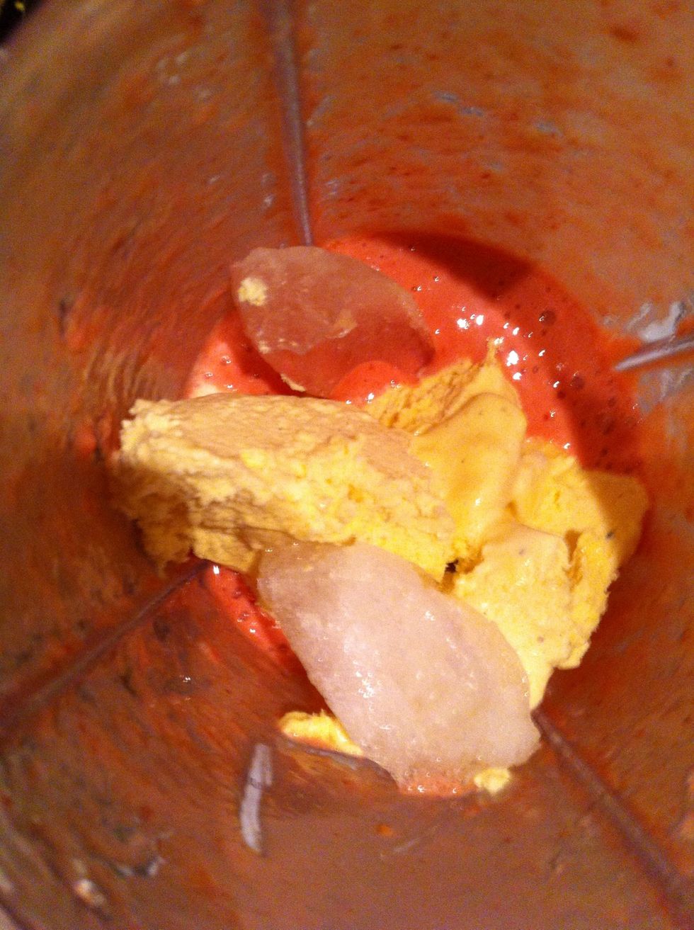 I blended and tasted it and it was verrryy sweet and chunky so I added more vanilla and 2 ice cubes :)