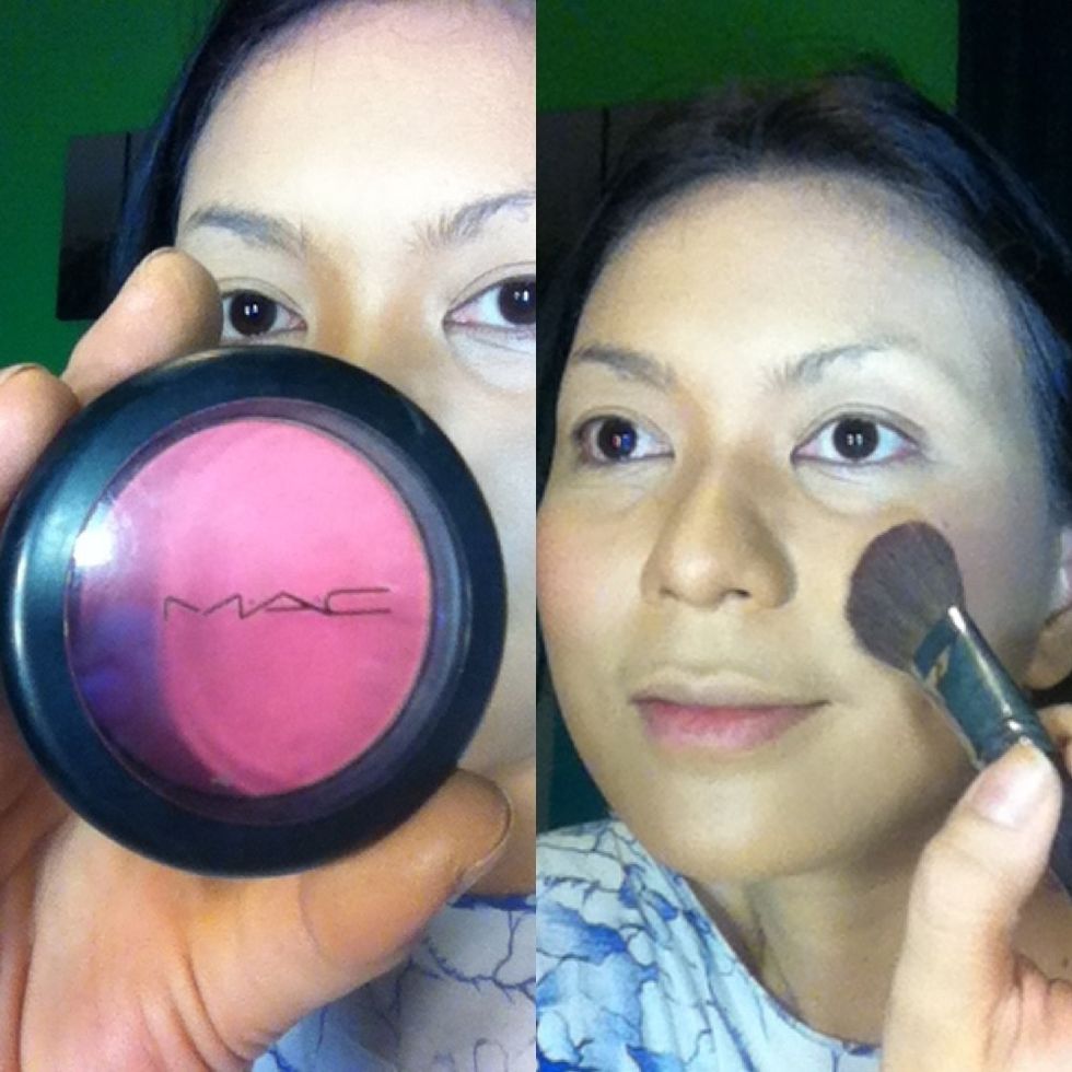 I blushed my apple chick with my MAC pink swoon blush, i apply it before my powder to get the smooth texture