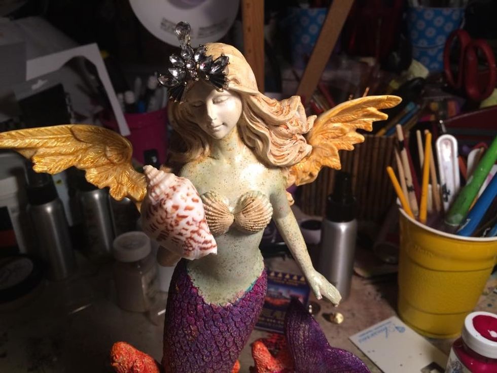 I brushed her body with the Dazzle. Those little dots you see are sparkles. Plus the color of the dazzle also gave her an aged look. I then misted with Salted Caramel then wiped it off after it dried.