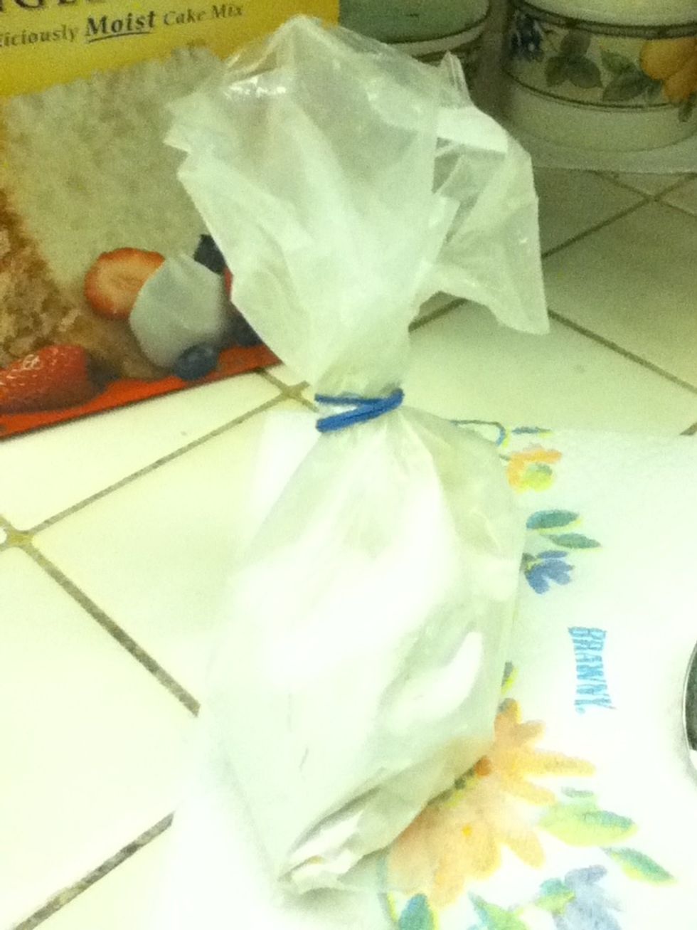 I choose to store my mix in the bag it comes in. To keep it fresh, I tie it with a rubber band. Then I put the bag back in the box.