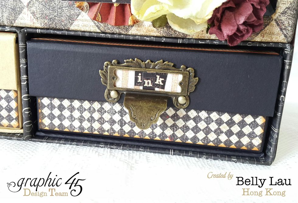 I chose to use the black mixed media box for the ink just because you don't need to care about the ink when you put inside the box