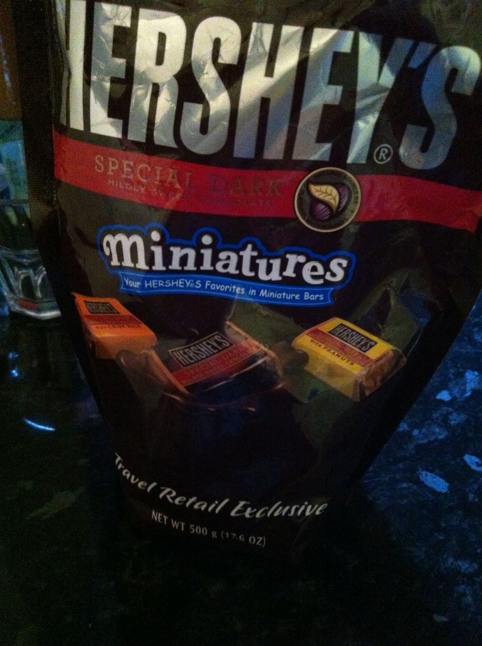 I couldn't find chocolate chips so I used Hershey's miniatures...
